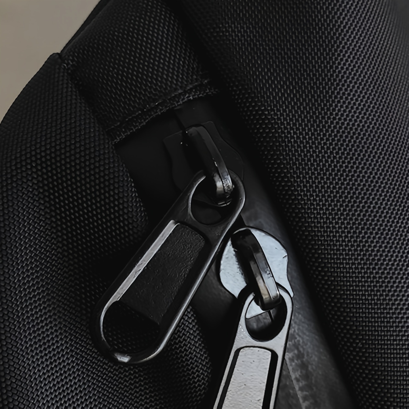 1pc mens outdoor large capacity casual bag shoulder sports chest bag details 4