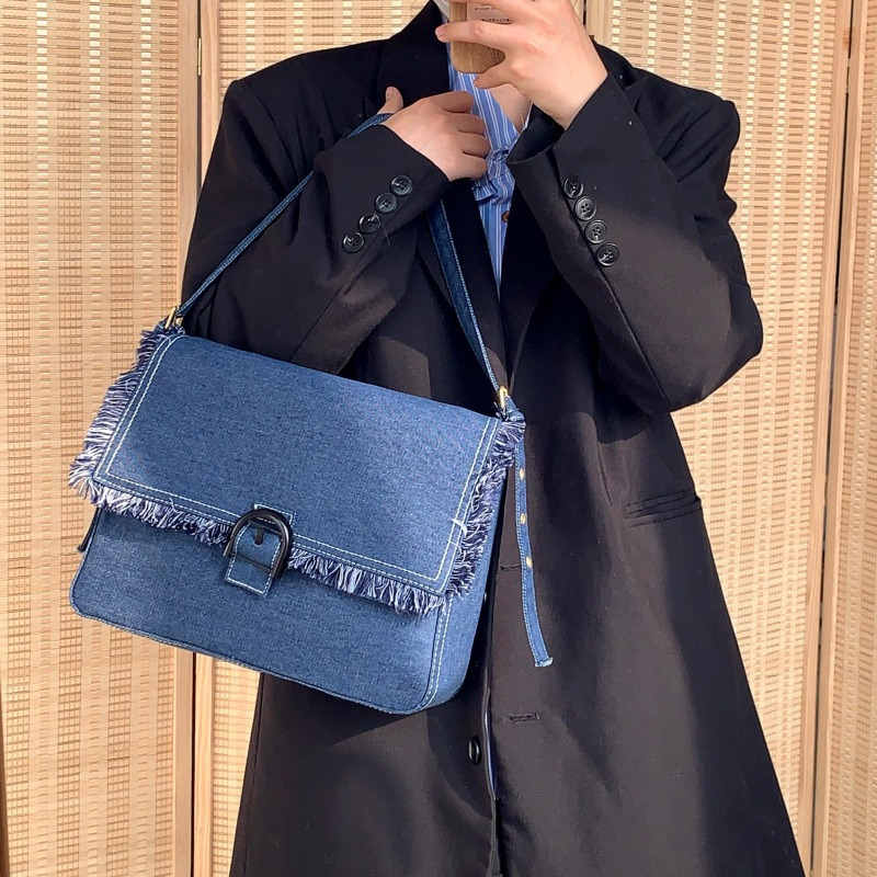 trendy large capacity shoulder bag solid color tassel flap underarm bag perfect commuter bag for daily use details 0