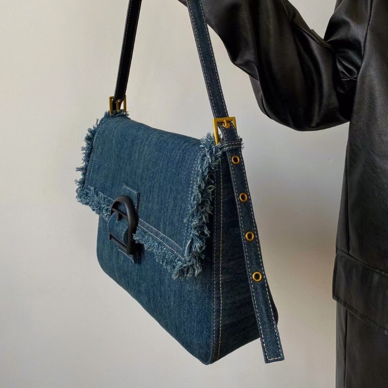 trendy large capacity shoulder bag solid color tassel flap underarm bag perfect commuter bag for daily use details 4
